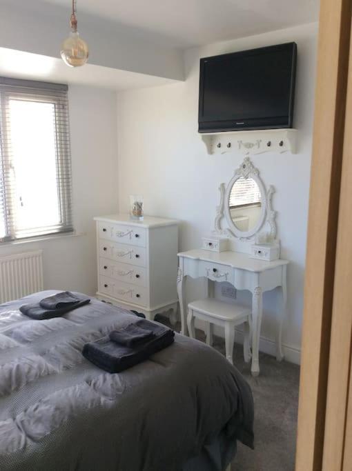Lovely Semi-Beach 2X Pubs -5 Min Walk-Pets Welcome-Parking-Garden Scalby  Dış mekan fotoğraf